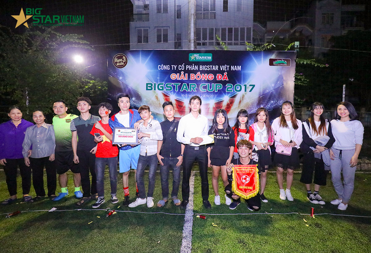 Giải đội cổ động vi&ecirc;n ng&acirc;y thơ nhất