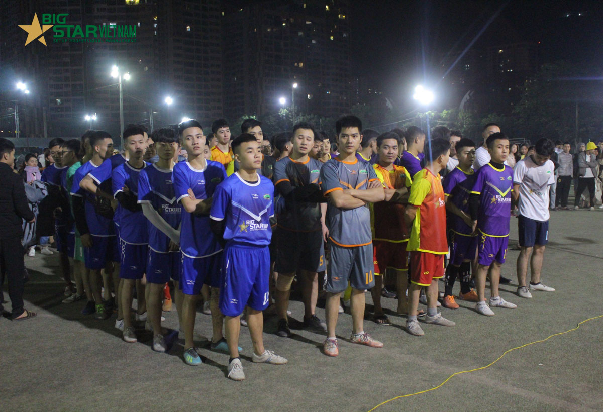 5 Đội b&oacute;ng tham dự giải gồm Nh&agrave; m&aacute;y chế biến thực phẩm Ph&uacute; Cường, B&aacute;nh tr&aacute;ng Ph&uacute; Cường cơ sơ 1 - 42 NGuy&ecirc;n Hồng, B&aacute;nh tr&aacute;ng Ph&uacute; Cường cơ sơ  - 104 Yết Ki&ecirc;u, B&aacute;nh tr&aacute;ng Ph&uacute; Cường cơ sơ 3 - 102 Trần Ph&uacute;, B&aacute;nh tr&aacute;ng Ph&uacute; Cường cơ sơ 4 - 100 Vũ Phạm H&agrave;m