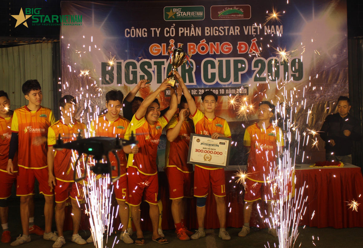 Đội b&oacute;ng đ&aacute; nh&agrave; m&aacute;y chế biến thực phẩm Ph&uacute; Cường đạt c&uacute;p v&ocirc; địch 