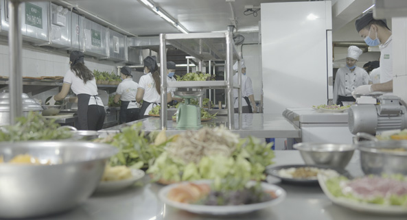 Mọi c&ocirc;ng đoạn đều tu&acirc;n thủ đ&uacute;ng quy tr&igrave;nh đảm bảo an to&agrave;n vệ sinh thực phẩm